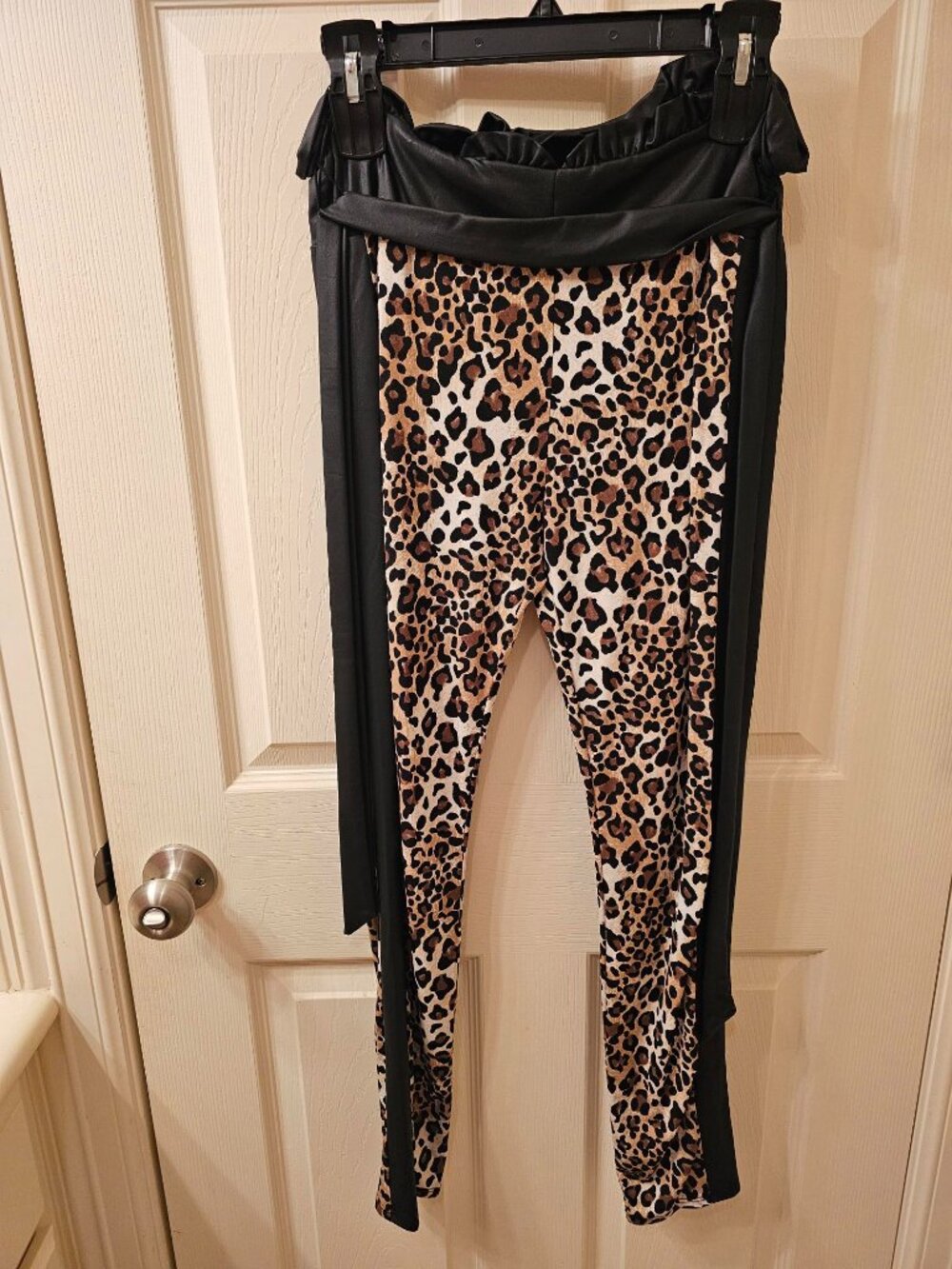 NWOT Venus Small Leopard Print Pants w / Faux Leather Trim